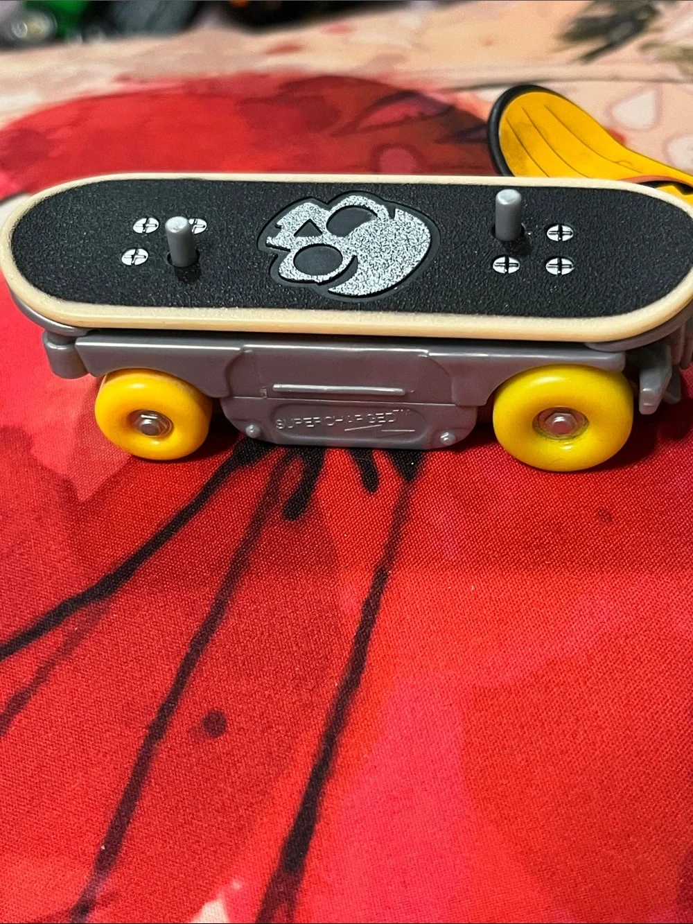 Mini Fingerboard Skate Toy in Black and Yellow - Kids Vehicles
